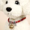 Collar de perro de color rojo oscuro con campana anti-perdida en la noche