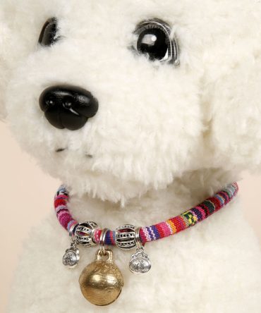 Collar de perro de campana de color rosa con la campana anti-perdida en la noche